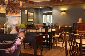 Plough Inn  Люптон